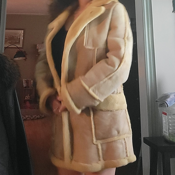 Sheep skin coat - Picture 3 of 3
